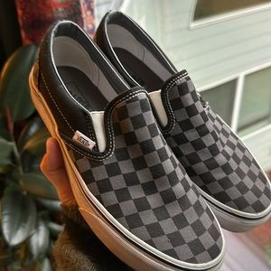 Women’s size 9 retro slip on Vans